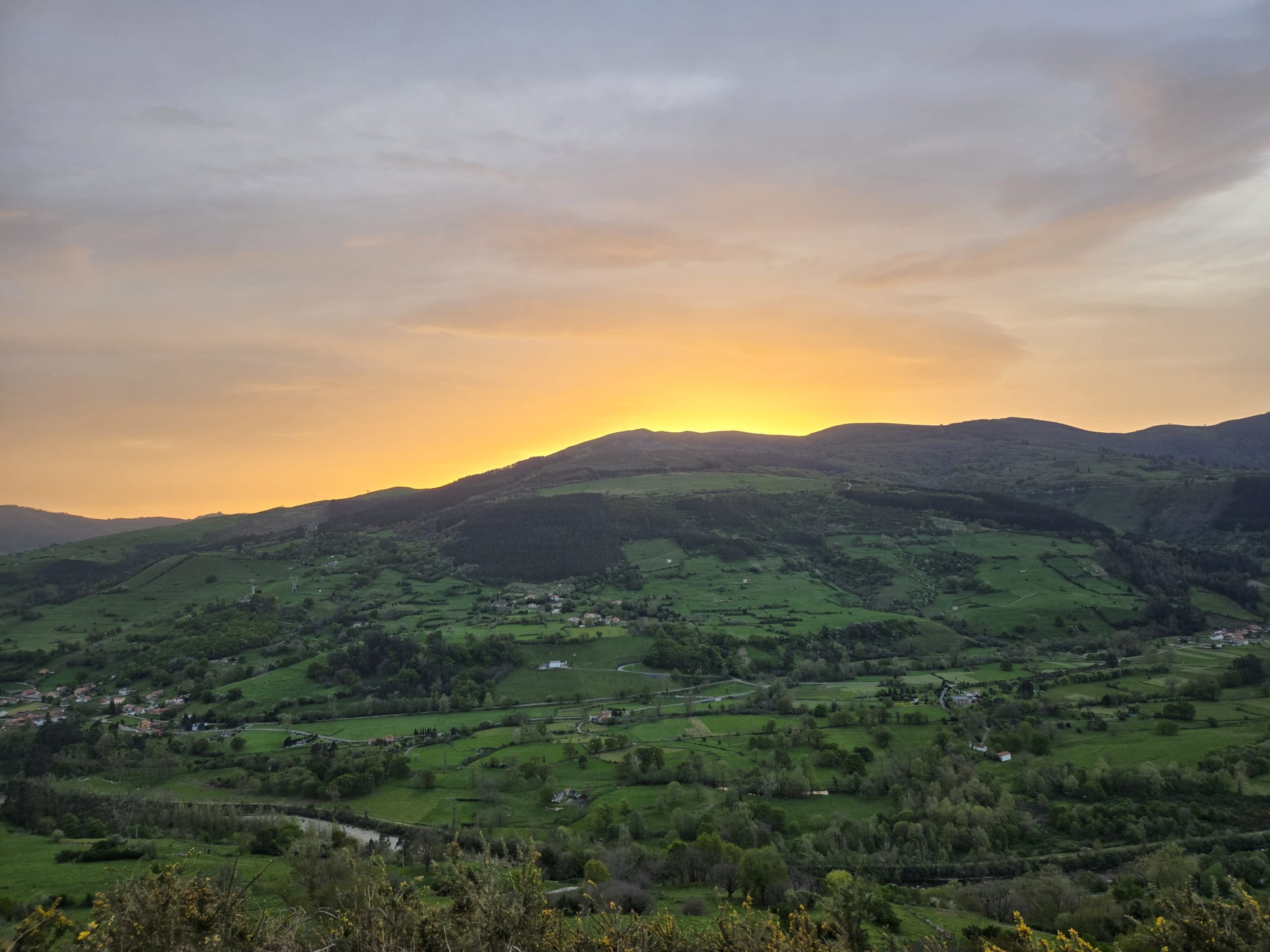 Atardecer sobre los Valles Pasiegos, Cantabria